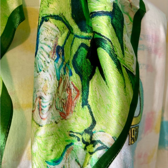 New Square Mulberry Silk Scarf - Picture 6 of 8